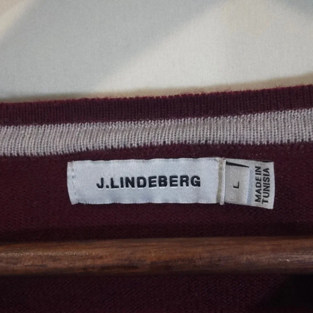 J.Lindeberg Lymann Burgundy 100% Merino Wool V-Neck‎ Sweater Men's Large